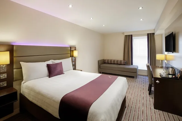 غرفة قياسية بسرير مزدوج، Premier Inn Kilmarnock 1/4