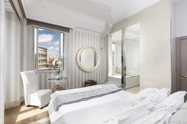Master, Double Bed, Colosseum View، Palazzo Manfredi 3/6