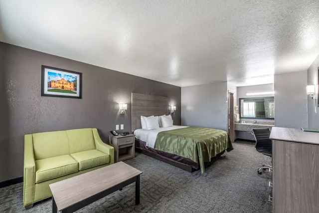 غرفة بسرير كينج، Quality Inn I-10 East near Frost Bank Center 2/3