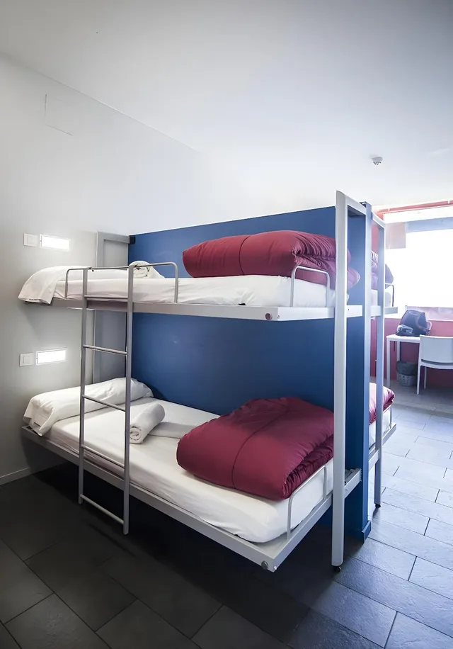 غرفة أساسية ثلاثية بشرفة، Centre Esplai Hostel 1/1