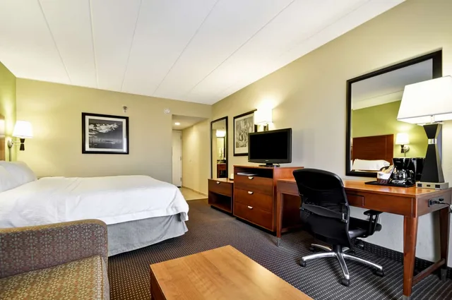 Study, King Bed, Sofa، Hampton Inn Chicago/Gurnee 5/6