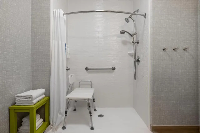 جناح بشرفة لذوي الإعاقة، Hampton Inn Suites Galveston 2/2