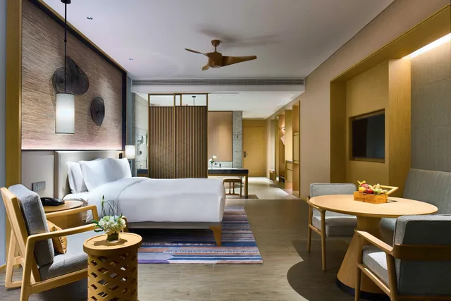 غرفة قياسية بسرير كينج بإطلالة على البحر، Crowne Plaza Sanya Haitang Bay Resort 5/10