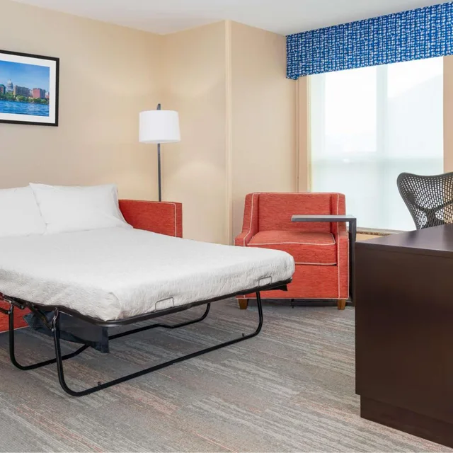 جناح استوديو بسريرين كوين مع أريكة، Hampton Inn & Suites Madison / Downtown 3/7