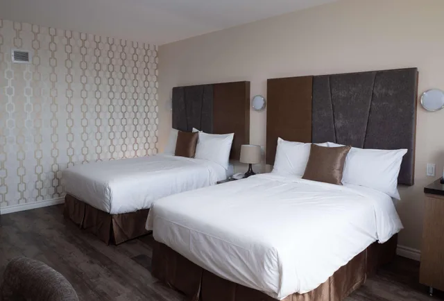 غرفة رباعية بسريرين كوين، Hotel Montreal Metropolitan, an Ascend Collection Hotel 3/5