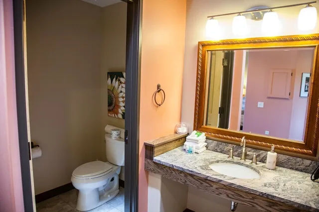 Design, Suite, King Bed, 2 Murphy Beds, with View، Blue Wave Inn 6/6