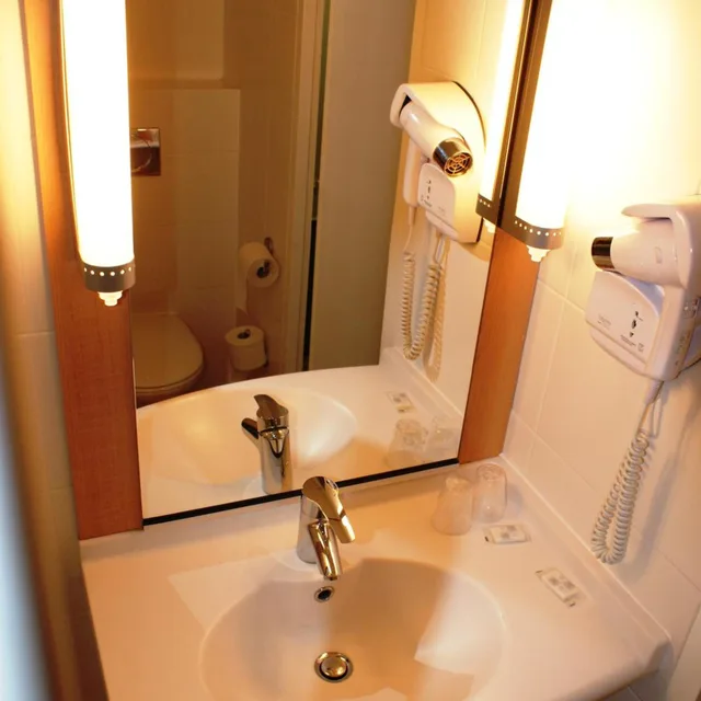 غرفة بسرير مزدوج مع سرير إضافي، Ibis Brussels Expo Atomium 7/7
