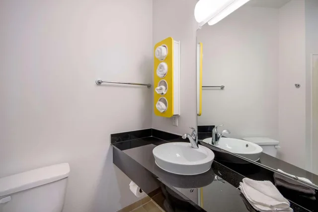 2 Queen Beds - Smoking, Micfridge, Motel6 Channelview, TX 9/10