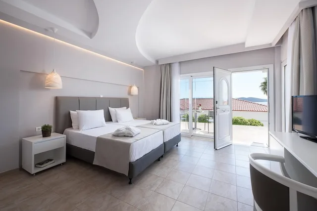 غرفة عائلية بأربعة أسرّة بإطلالة على الحديقة، Alexandros Palace Hotel and Suites 2/10