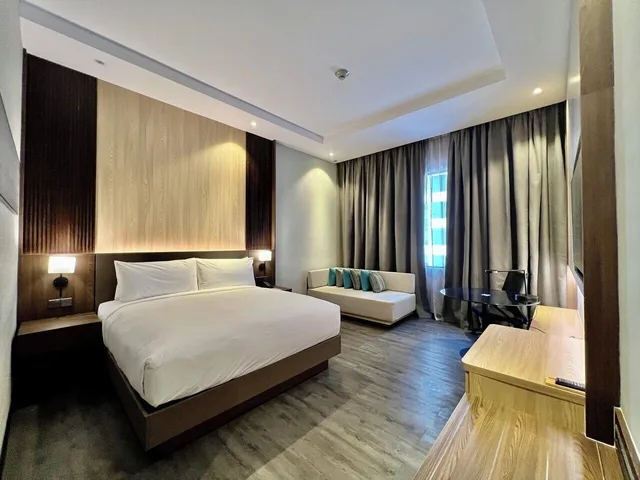 غرفة بسرير كينج بإطلالة على المدينة، Courtyard Melaka 1/2