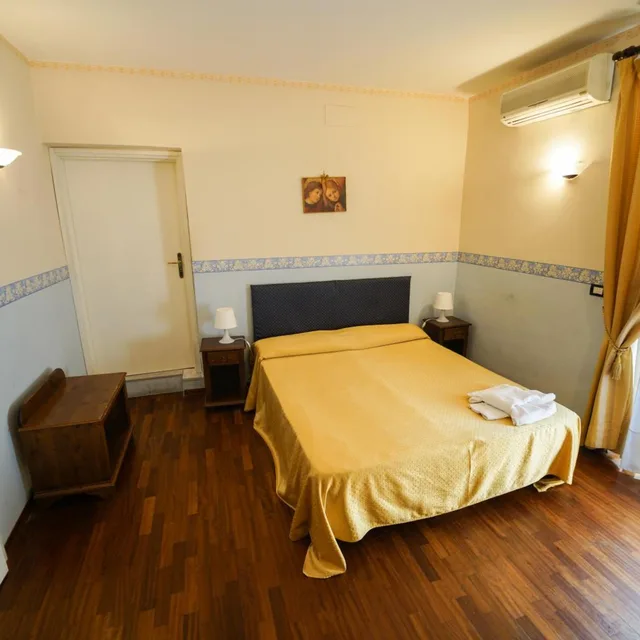 غرفة بسرير مزدوج أو سريرين منفصلين بإطلالة على المدينة، Stesicorea Palace. 4/9