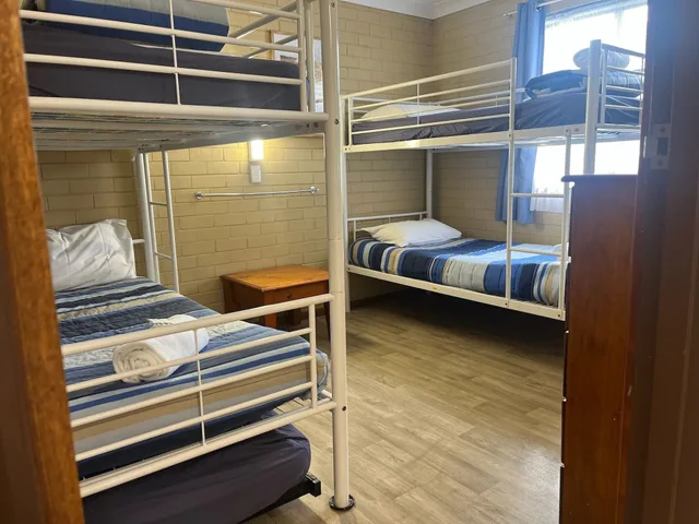 Extra, Family, Chalet, 2 Bunk Beds, Trundle Bed, Queen Bed، EMU BEACH CHALETS 4/7
