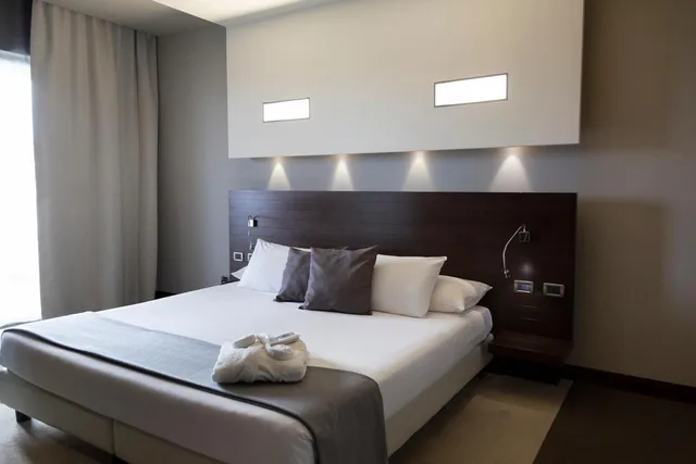 جناح جونيور، Hotel Selene 5/10