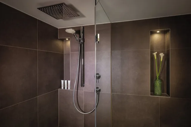 غرفة تنفيذية بسريرين منفصلين، Le Meridien Munchen 8/9