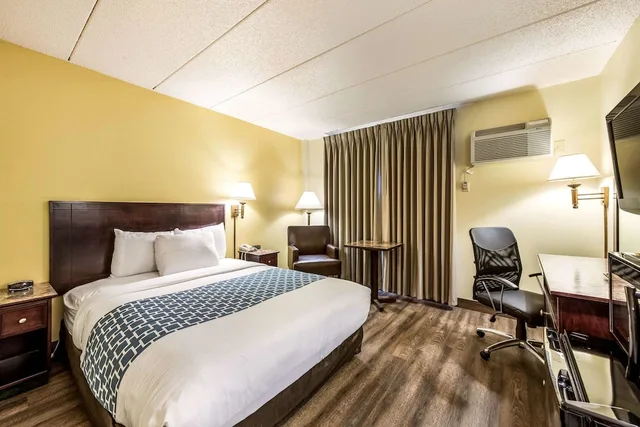 غرفة قياسية بسرير كوين، Econo Lodge Mayo Clinic Area 2/3