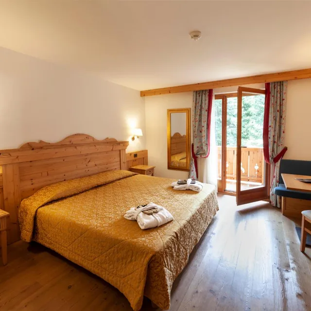 غرفة قياسية بسرير مزدوج أو سريرين منفصلين بإطلالة على الحديقة، Campiglio Bellavista 2/7