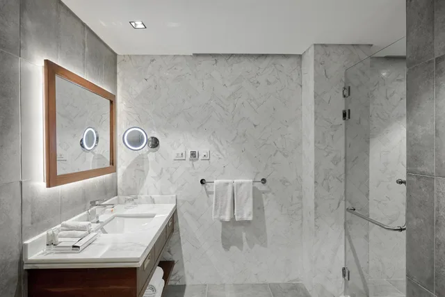جناح بسرير كوين، Holiday Inn Cairo Maadi 8/8