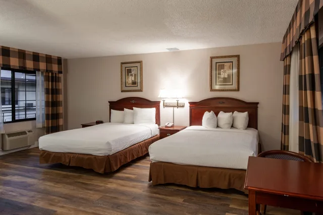 غرفة قياسية بسريرين كوين، Studio City Court Yard Hotel 3/4
