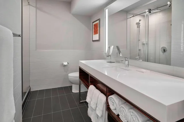 1 Bedroom, Suite, King Bed, Delta Hotels By Marriott Edmonton Centre Suites 3/9