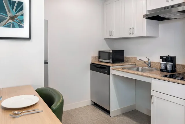 جناح بسرير كينج وسريرين كوين بغرفتي نوم لذوي الإعاقة، Homewood Suites by Hilton Holyoke-Springfield/North, MA 9/9