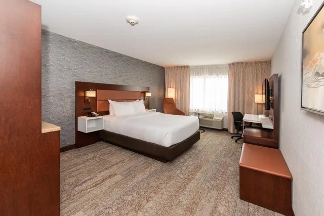 غرفة بسرير كينج وسرير كوين لذوي الإعاقة، Quality Inn and Suites Val d Or, QC 3/5