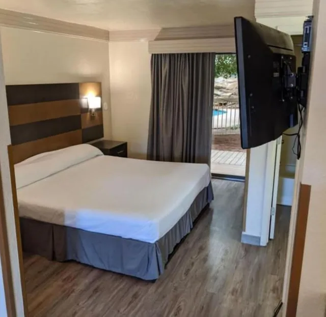 غرفة قياسية بسرير كينج، Atrium Inn Fort Stockton 3/9