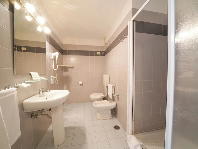 Room, Quadruple, Queen and Twin Beds, Le Tonnare di Stintino - Beach Resort 2/2