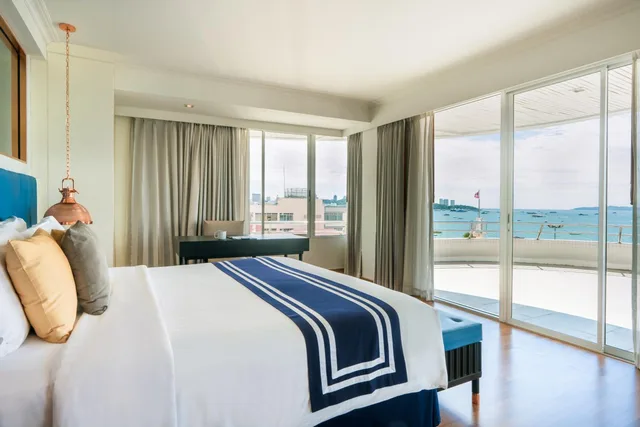 Panoramic Ocean View Suite.، The Cruise Hotel 5/17