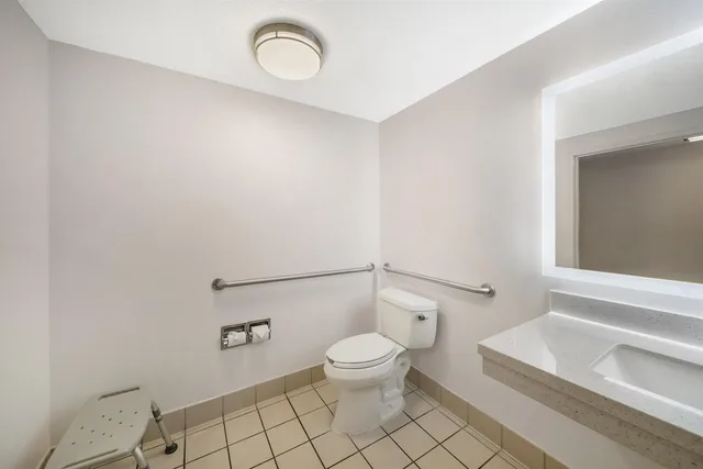 غرفة قياسية بسرير كينج لذوي الإعاقة، Best Western Plus Twin View Inn & Suites 6/6