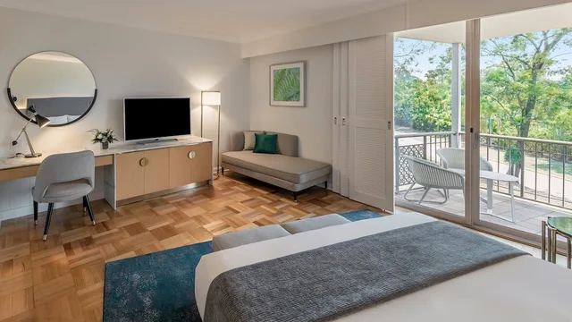غرفة كلاسيكية بسرير كينج بإطلالة على الحديقة، Intercontinental Sanctuary Cove 3/5