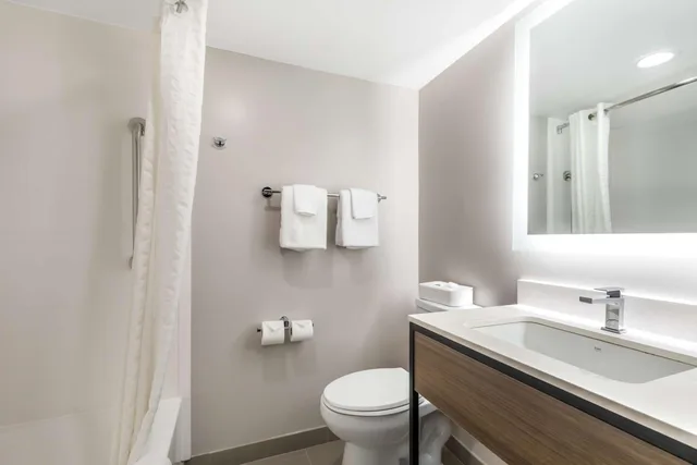 غرفة بسرير كينج مع أريكة لذوي الإعاقة، Best Western Plus Laurel 3/4