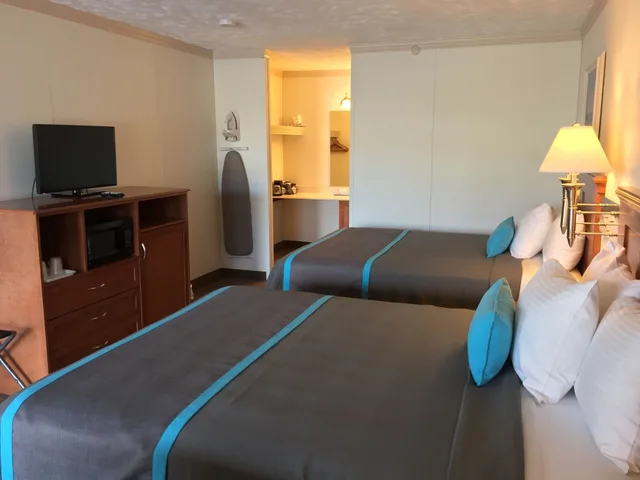غرفة قياسية بسريرين كوين، Harbor Lights Resort 3/3