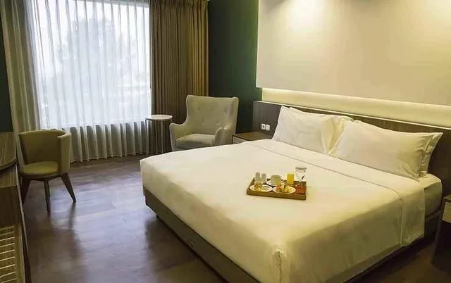 Comfort, Deluxe, King Bed, Geary Hotel Bandung 1/2
