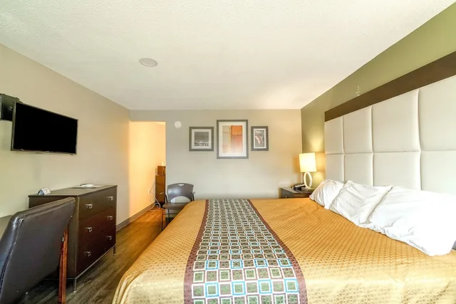 غرفة ديلوكس بسرير كينج، Deluxe Inn & Suites By OYO Miami OK 6/10