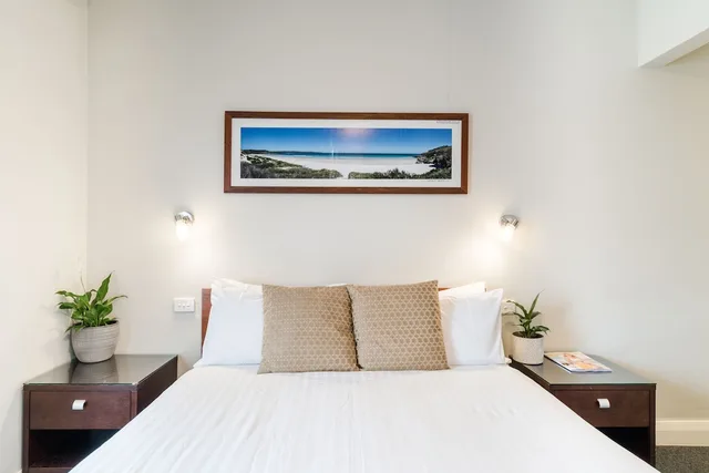 غرفة قياسية بسرير كوين، The Huskisson 2/5