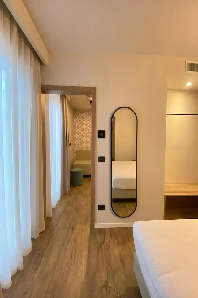 غرفة سوبيريور بسرير كينج وسرير فردي، Best Western Plus Hotel Massafra 3/4