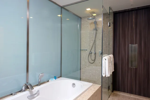 جناح بريميير بسرير كينج، Novotel Bangkok Impact 6/7