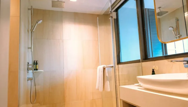 غرفة ديلوكس ركنية بسرير كينج، The Quarter Ploenchit by UHG 6/6
