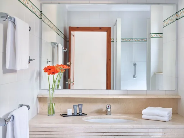 شقة سوبيريور بسريرين منفصلين بشرفة مع أريكة، HAPIMAG RESORT MAS NOU 5/6