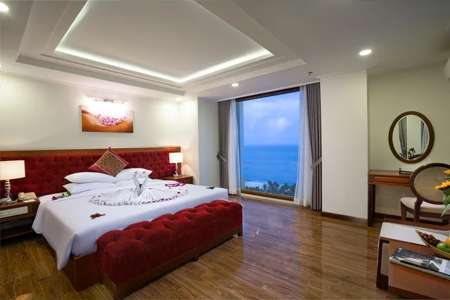 VIP، Apus Hotel 2/2