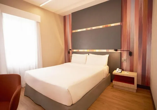 Luxury, Queen Bed, Accessible, Quality Hotel Paulista - Sao Paulo 1/6