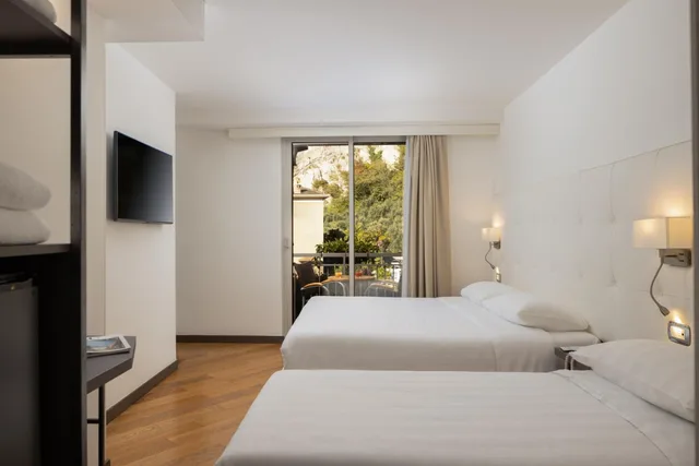 غرفة قياسية ثلاثية، Hotel Continental 2/3