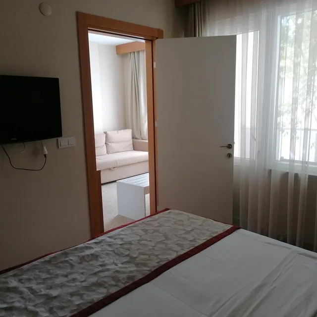 جناح جونيور، Trakya City Hotel 2/10