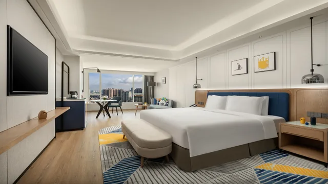 غرفة بريميوم بسرير كينج، voco Guangzhou Shifu, an IHG Hotel 1/2
