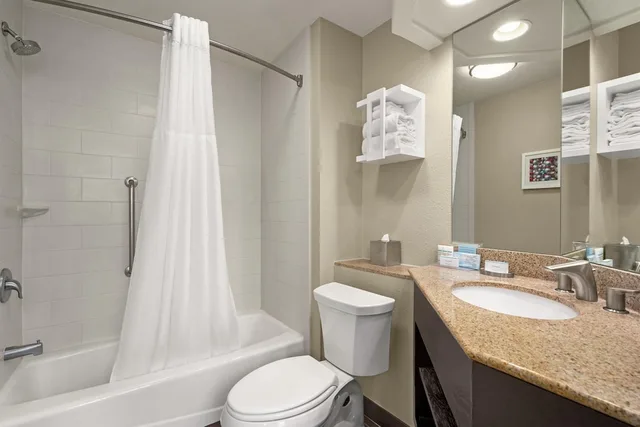 جناح استوديو بسرير كينج مع أريكة، Hampton Inn & Suites Downtown/French Quarter Area 9/10