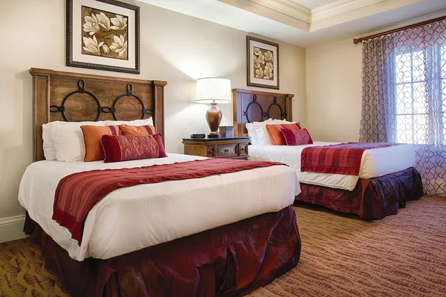 شقة سكنية قياسية بسريرين مزدوجين وسرير كينج بغرفتي نوم مع أريكة بمطبخ، Club Wyndham La Cascada 5/10
