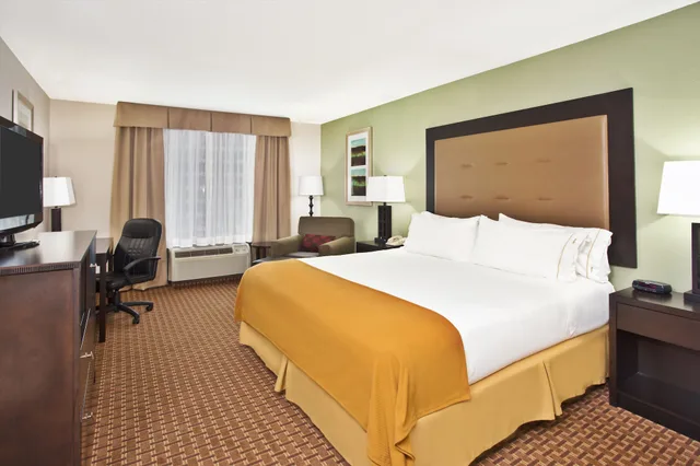 جناح بسرير كينج مع أريكة، Holiday Inn Express Hotel Suites Harrington 2/6