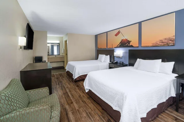 غرفة بسريرين كوين، Days Inn By Wyndham Clarksville North 2/2