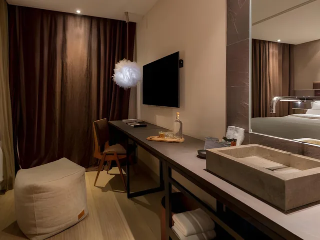 Emotion, Queen Bed، Hidden Hotel 1/1