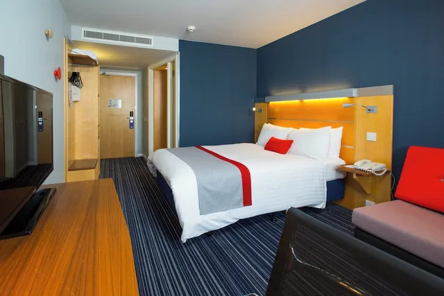 غرفة قياسية بسرير مزدوج مع أريكة، Holiday Inn Express London Epsom Downs 6/10